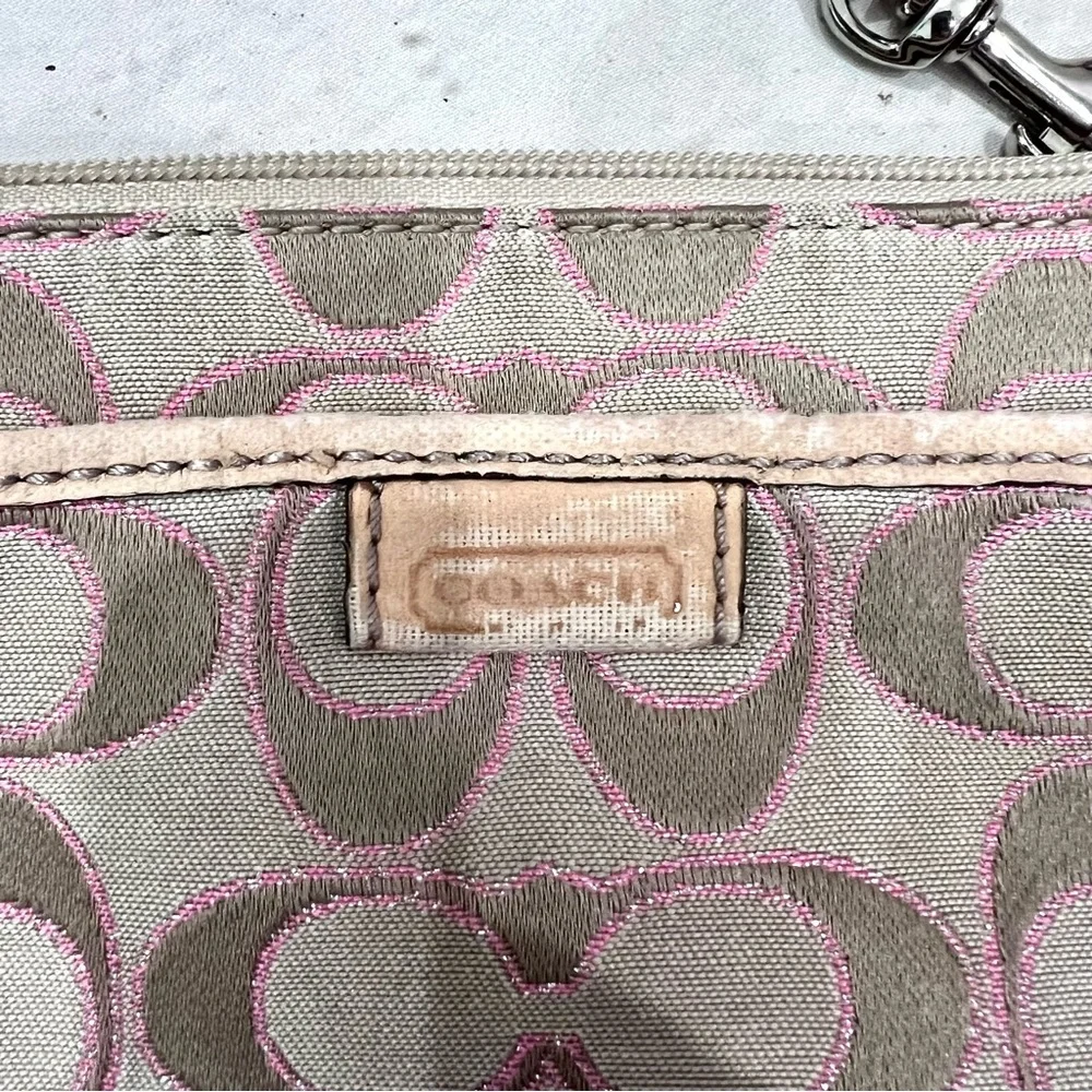 Coach Daisy Outline Signature C Monogram Metallic Khaki Pink Wristlet